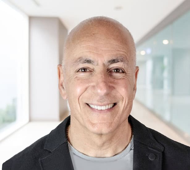 Dr Willy Dayan headshot